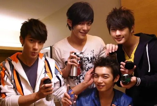 飞轮海十大经典歌曲排行榜：《越来越爱》上榜，第一充满活力