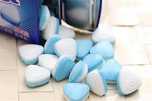 薄荷糖加可乐还能喝吗 薄荷糖加可乐为什么会爆炸