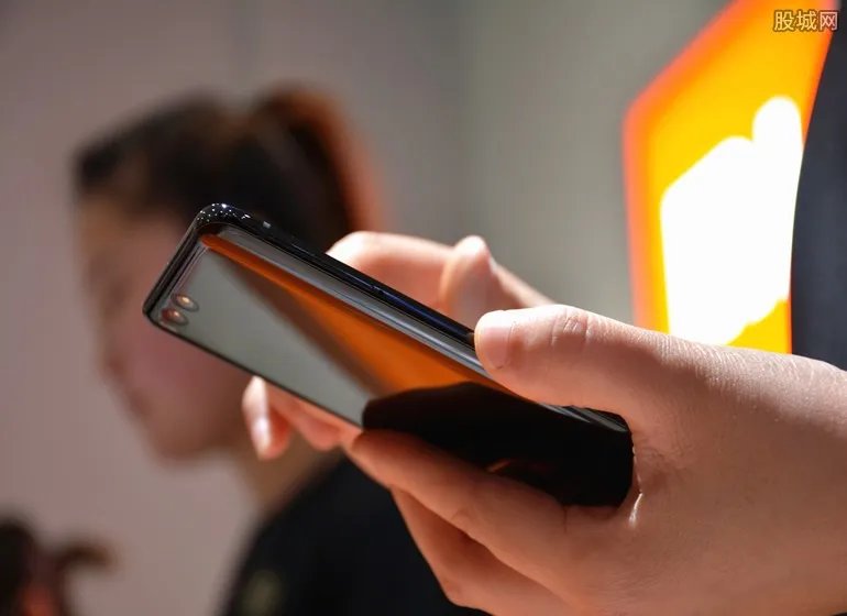 红米首发新品 双折叠屏手机值得买吗