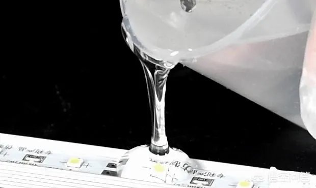 电子密封胶有哪些性能？密封胶使用范围是什么？需要注意什么？