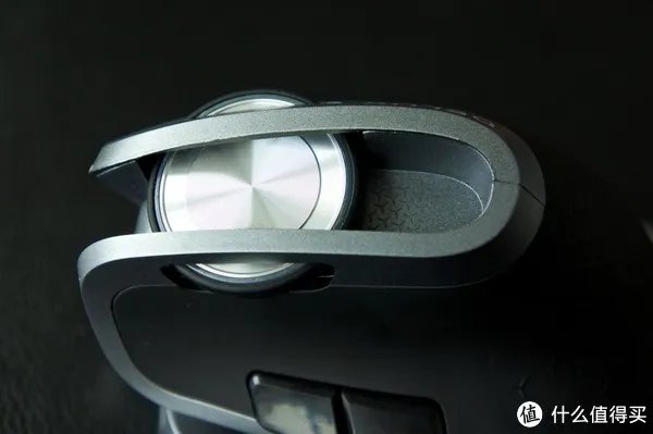 垂直鼠标到底是什么？多彩M618X，让你远离药味猪手的“鼠标手”！