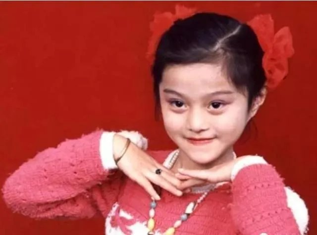 女明星小时候的照片，你见过几个呢？