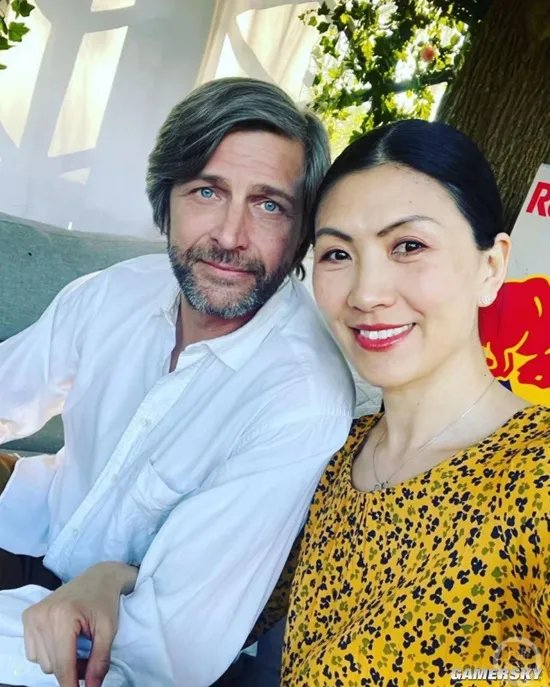 50岁华人女子应聘空姐被3家航司录取 健身10年曾当过内衣模特