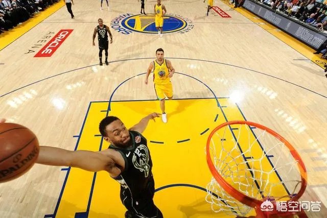 勇士主场不敌雄鹿，帮助火箭锁定西部第一，对此你怎么看？