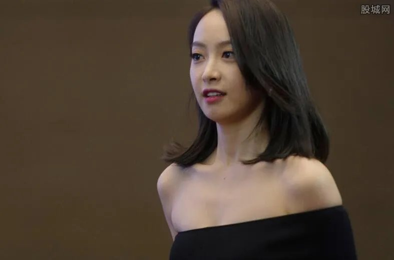 宋茜机场排队被怼 粉丝替其委屈称没有耍大牌