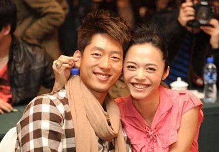 如何看待演员凌潇肃开通微博这一事件？