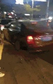 奔腾为什么连撞5次奥迪？