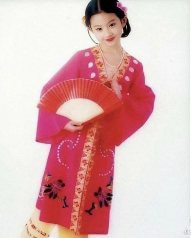 女明星小时候的照片，你见过几个呢？