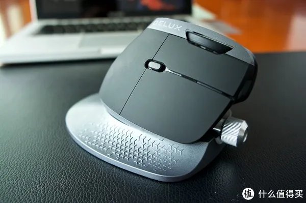 垂直鼠标到底是什么？多彩M618X，让你远离药味猪手的“鼠标手”！