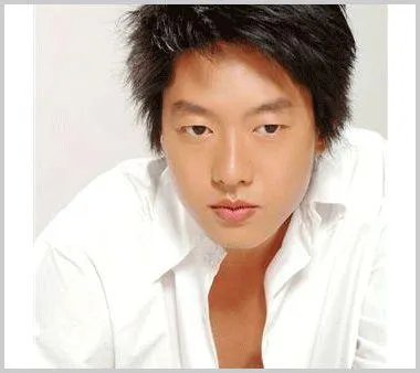 如何看待演员凌潇肃开通微博这一事件？