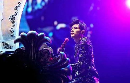 周杰伦演唱会取消有何难言之隐    歌迷和球迷已经水火不容