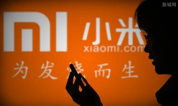 小米市值蒸发超1500亿港元 雷军要坐不住了