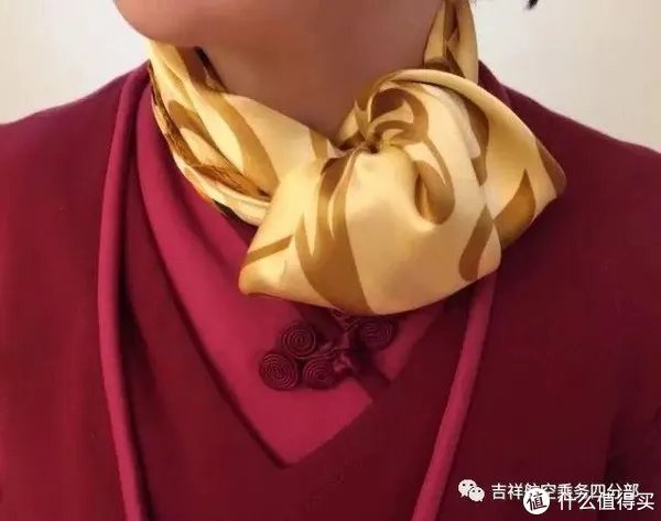 技多不压身！小丝巾的5种经典系法！是时候为女友学起来了！建议收藏！