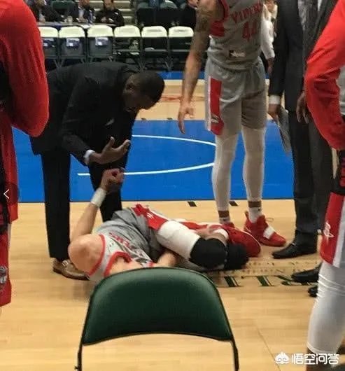 11月24日，火箭官方宣布召回周琦，为何火箭队会召回扭伤后的周琦？