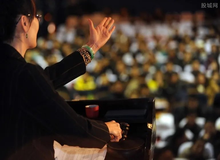 故宫拍卖天灯 复原品拍出的价格是多少？