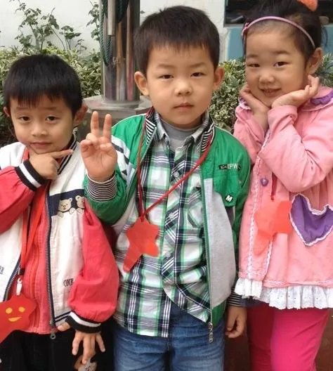 舞蹈家金星的孩子是谁生的 领养3个孩子享受“当妈”过程