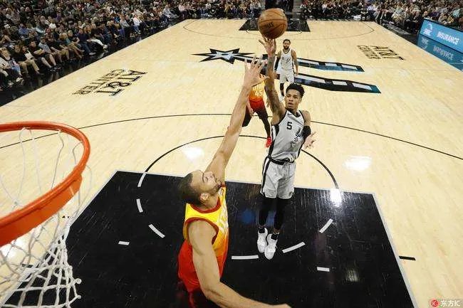 美国NBA马刺加时险胜爵士保住第六了吗？