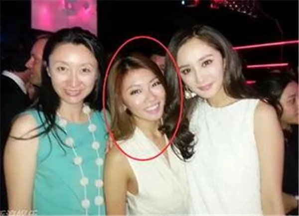 杨颖被郑恺强吻看过胸部真的吗图片 郑恺承认过喜欢baby证据扒皮