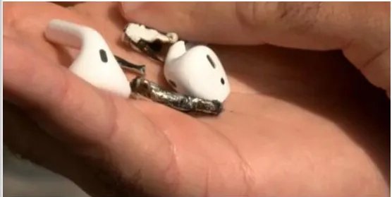 苹果怎么会出现耳机冒出浓烟的问题？