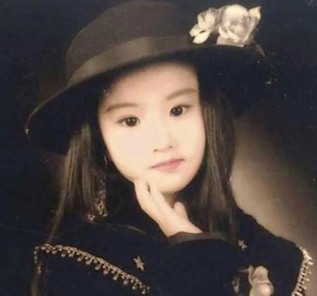 女明星小时候的照片，你见过几个呢？