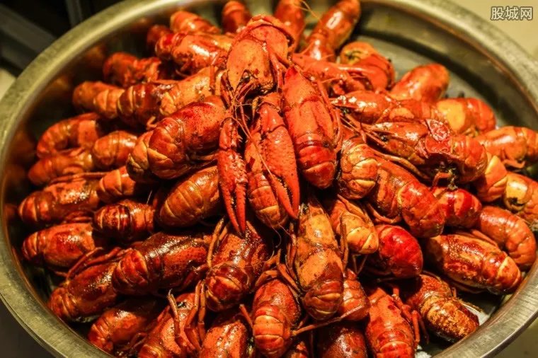 岳阳龙虾高速运往全国 每天运送2000万只小龙虾