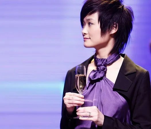 李宇春微博评论被捐款刷屏,这究竟是怎么一回事呢?