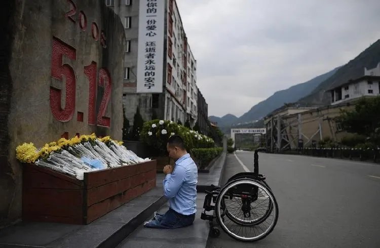 无腿青年写超千首情诗 日本无腿作家出轨50人