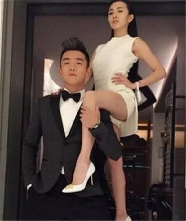 杨颖被郑恺强吻看过胸部真的吗图片 郑恺承认过喜欢baby证据扒皮