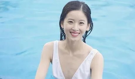 陈都灵和章泽天不但同龄，连长相气质都像极了，为何二人命运大不同？