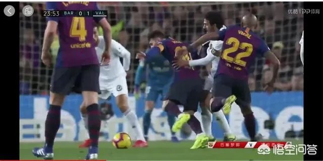 巴萨艰难战平瓦伦西亚，有人说裁判带着目的性在判罚，对此你怎么看？