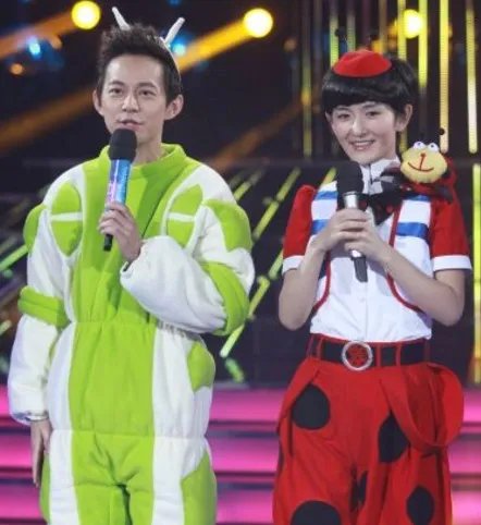 何炅爆料谢娜往事不堪入目 两人感情好到互相调侃