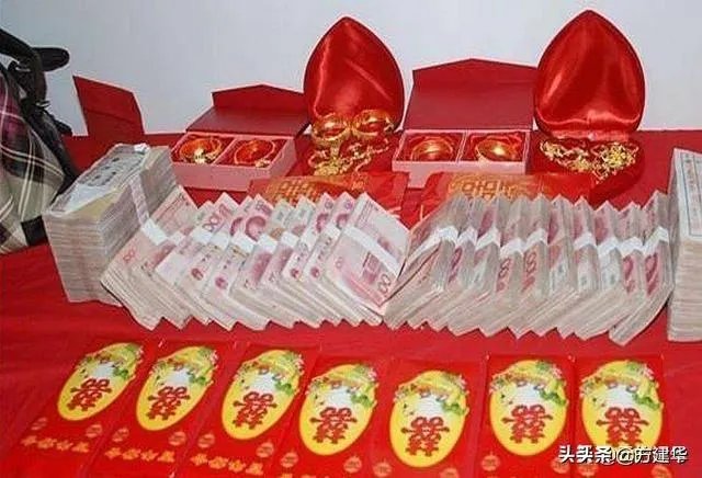 同是欺骗，富二代假装穷小子和穷小子假装富二代，为何结果相反？