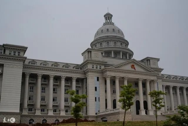 女主播私自晒出打赏中学生信息任由其他粉丝嘲讽，应该承担什么法律责任？