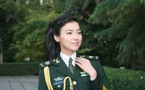 师鹏陈思思结婚照图片感情史揭秘 陈思思比师鹏大几岁结婚了吗