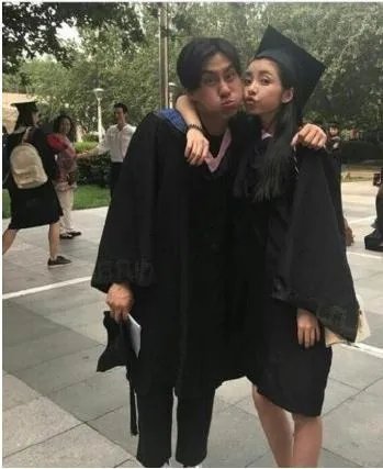 豆得儿晒毕业照是怎么回事?
