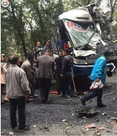 江西客车货车相撞 导致2人重伤6人轻伤