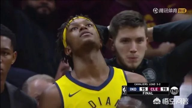 詹姆斯中场三分绝杀