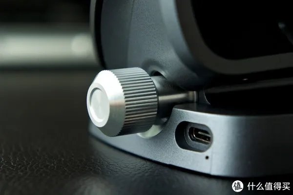 垂直鼠标到底是什么？多彩M618X，让你远离药味猪手的“鼠标手”！