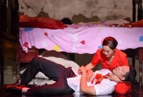 如何看待演员凌潇肃开通微博这一事件？