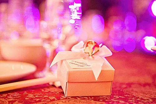 结婚周年纪念日送什么礼物 结婚纪念日礼物推荐