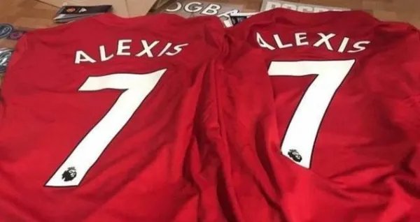 鹿晗在曼联官博留言:终于下树了!曼联最棒!