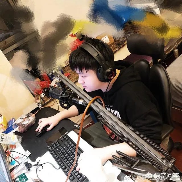 LOL主播马飞飞宣布复播,uu为其宣传,网友称“马飞复出,还会远吗”,你怎么看?