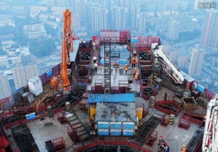 中国首创空中造楼机 四天一层楼展示中国速度