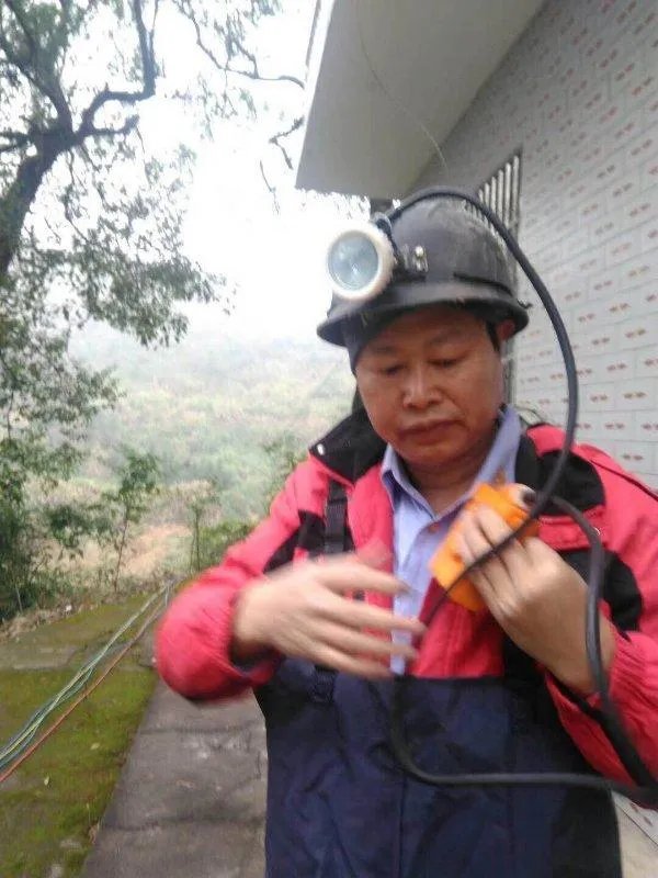 “江西萍乡8人被困地下溶洞”大家怎么看?