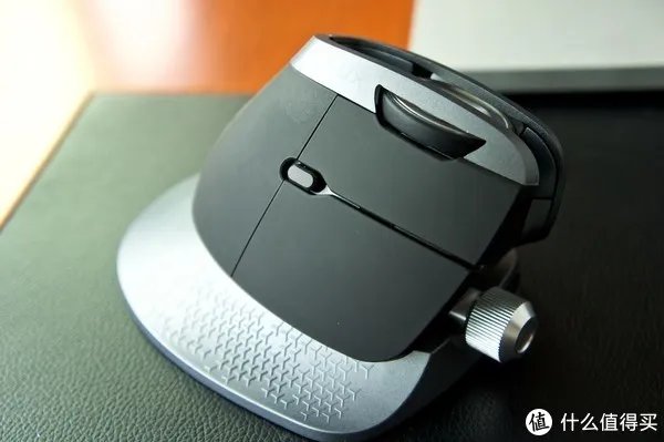 垂直鼠标到底是什么？多彩M618X，让你远离药味猪手的“鼠标手”！