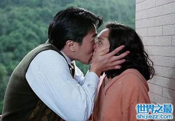 时隔20年周星驰朱茵再次相见，爱恨情仇都已释怀 