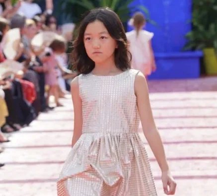 王菲女儿李嫣花百万做手术，可拍照还是被人说丑，这是为何？