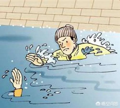 男童小区内坠深井