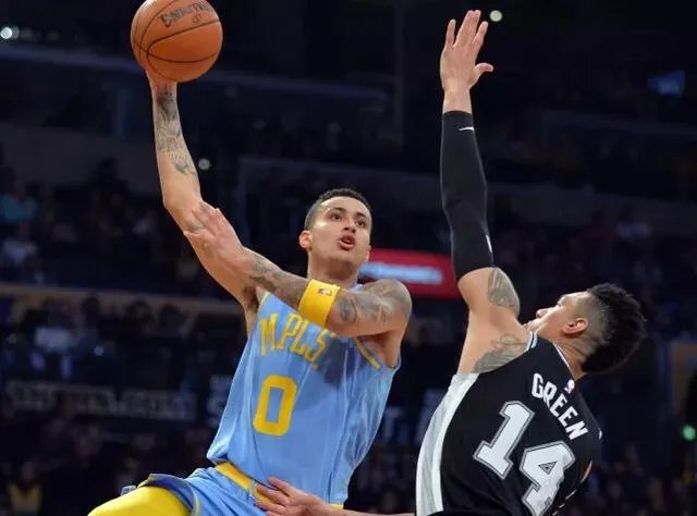 湖人加时以122:112战胜马刺,本赛季横扫马刺,你怎么看这场比赛?