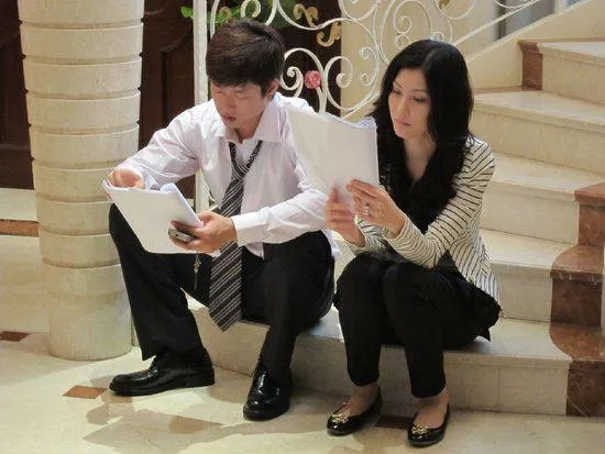 如何看待演员凌潇肃开通微博这一事件？